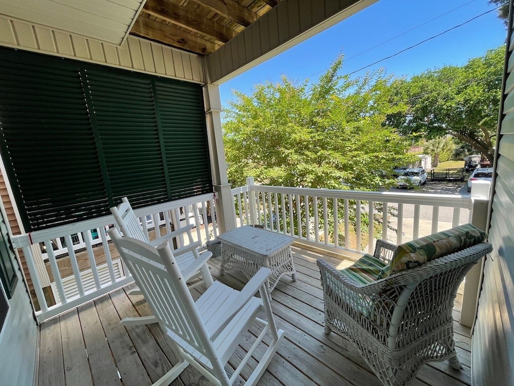 Gone To The Beach 4 Bedroom Home by RedAwning