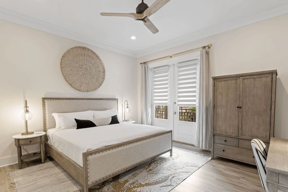 Good Day Sunshine by Avantstay Sleeps 16 Pool Private Beach Access