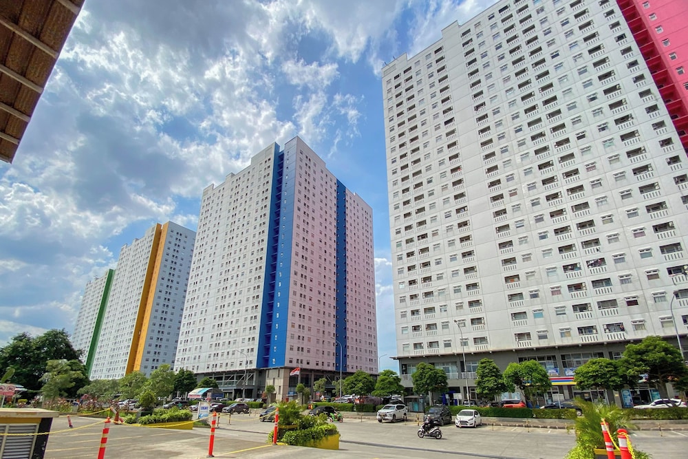 Best Price And Relaxing 1Br At Green Pramuka City Apartment