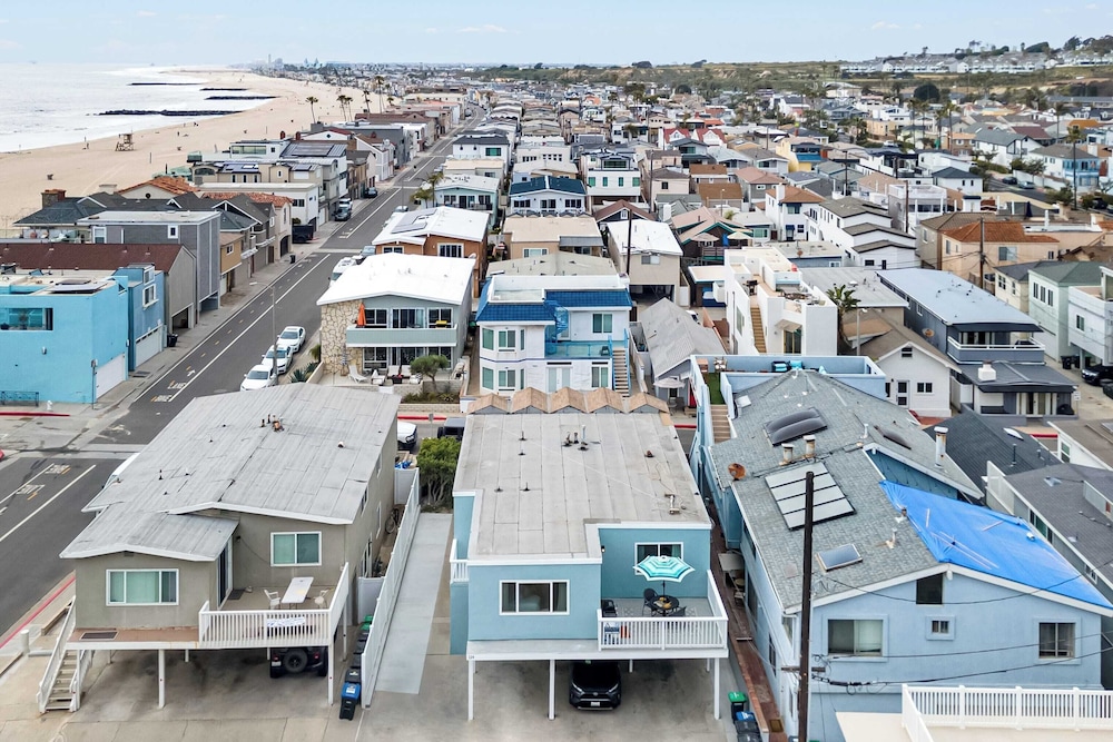Topside Newport Rooftop Balcony + Ocean Views + Walk to Pier, Marina Village