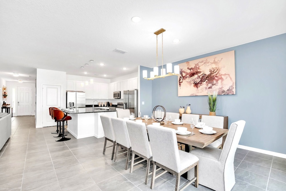 Upstay Luxury Resort Home w Private Pool & Hot Tub