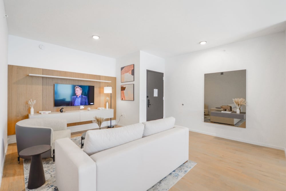 Luxury Condo  In The Epicenter of Miami