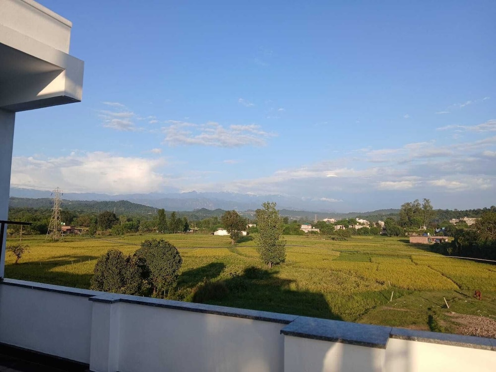 Aarav Hotel