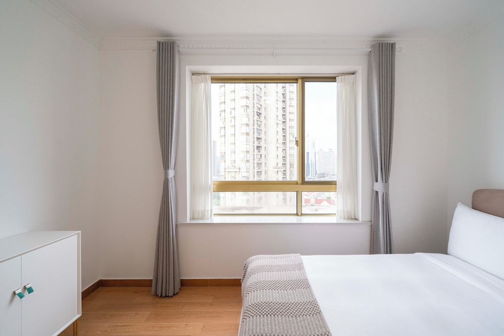 Tyms Gubei Elegant 3BR 2BA APT