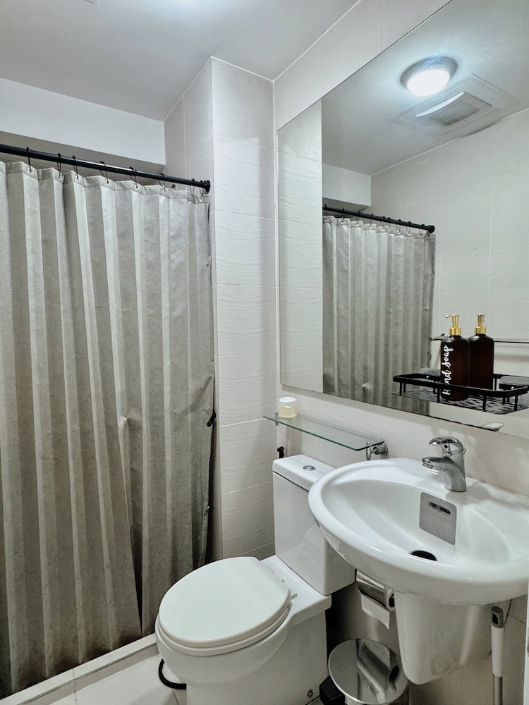 Stunning 42nd Floor Apt With Netflix