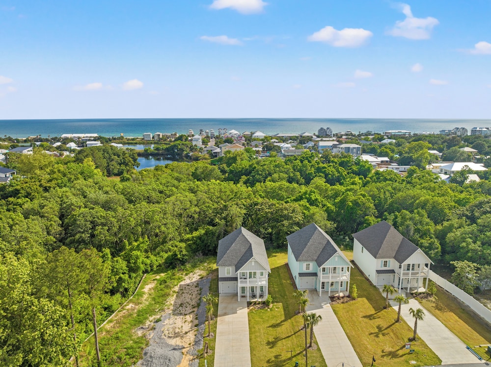 Spacious 6BR Beach Home Sleeps 15 Relax & Reconnect at Coastal Breeze