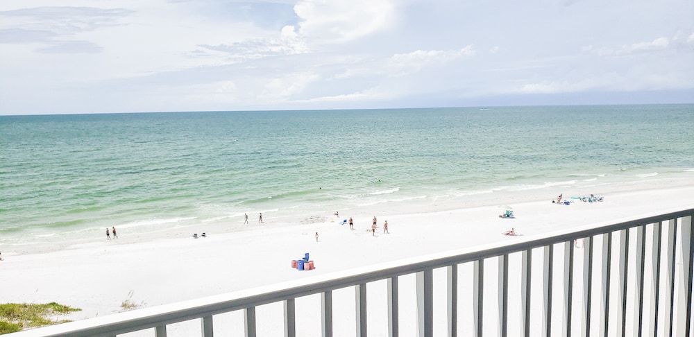Sea Oats Beach Resort by Liberte
