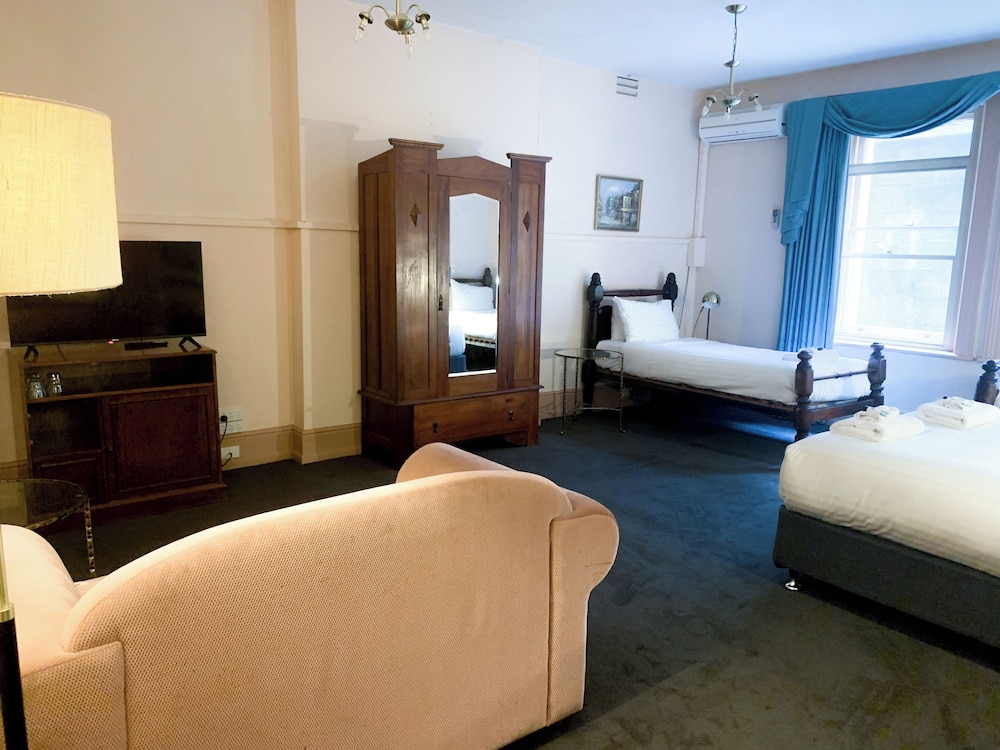 The Macquarie Hotel