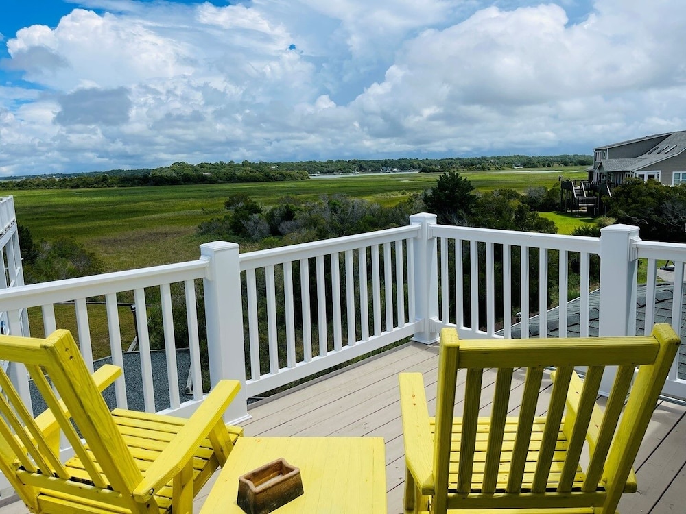 Fore Shore West- 4 Bedroom Home by RedAwning