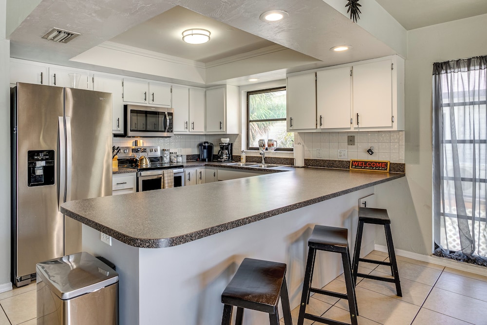 Walk to Sugar Sands: Retreat in Fort Myers Beach
