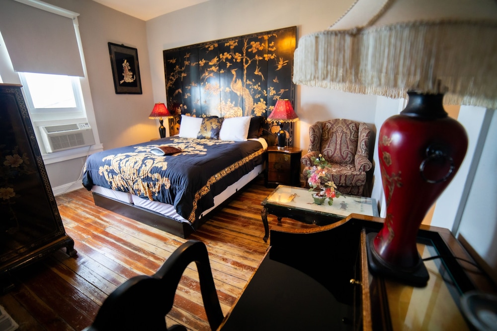 Oak Tree Hotel