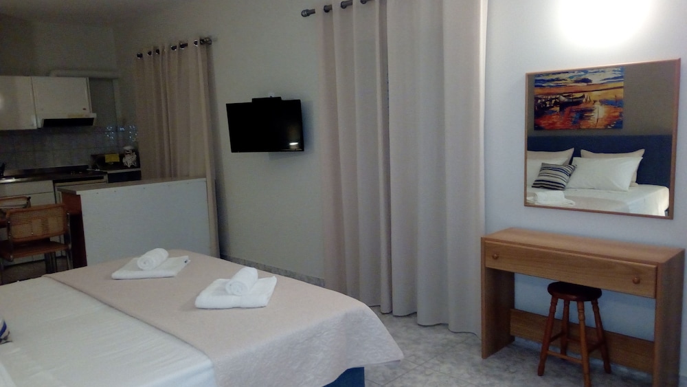 Pessada Bay Studios and Apartments photo 2