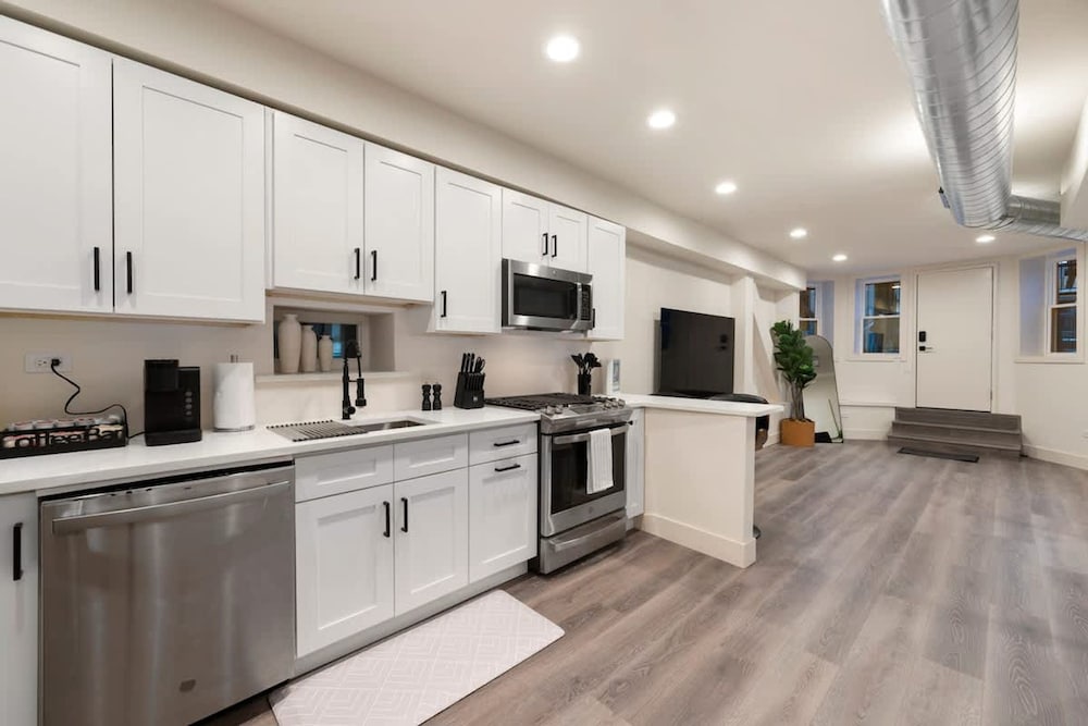 Luxury 2BR 2BA in Wicker Park