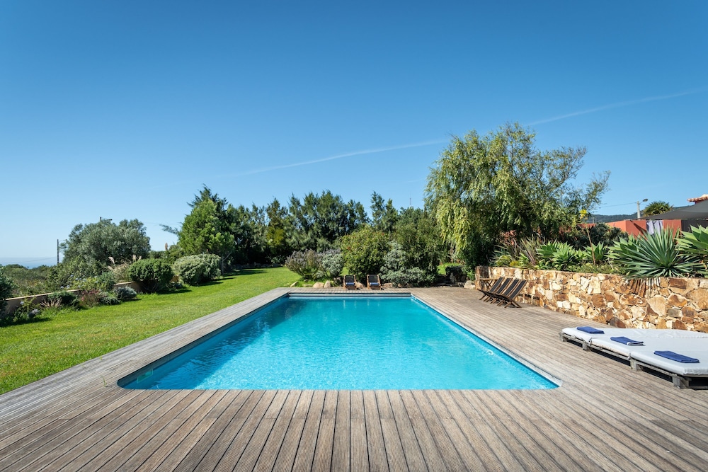Garden Seaside Villa by Cadenzalux