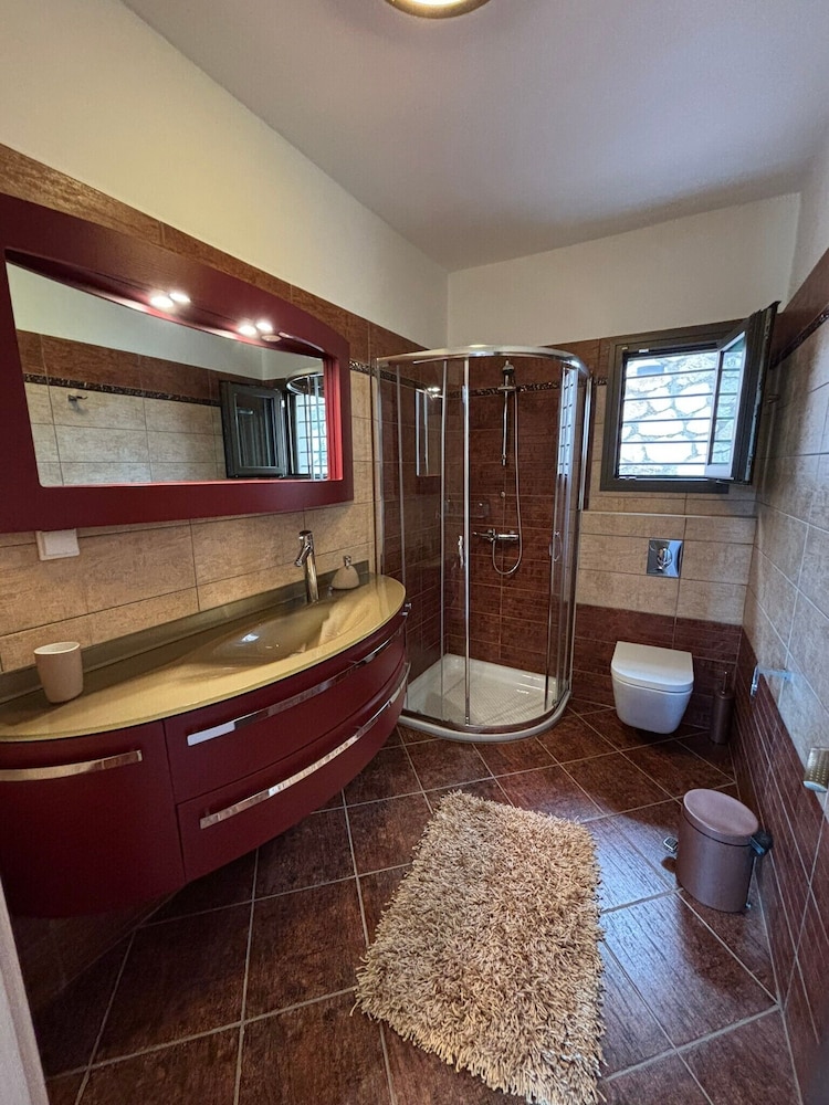 Smaragdine Blue Villa