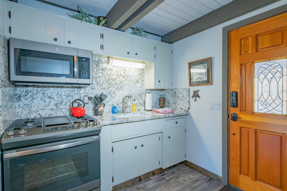 Moon View Cabin