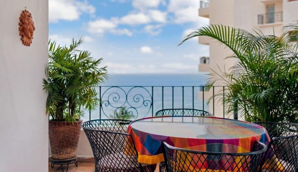 Ocean View 2Br Condo-balcony-beach-pool - 902