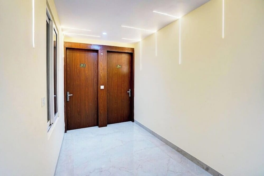 Radha Vrindavan Inn - Near Prem Mandir
