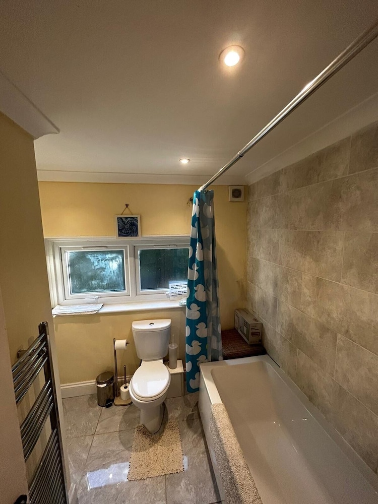 3 Bed Cottage Retreat - Private Garden & Parking