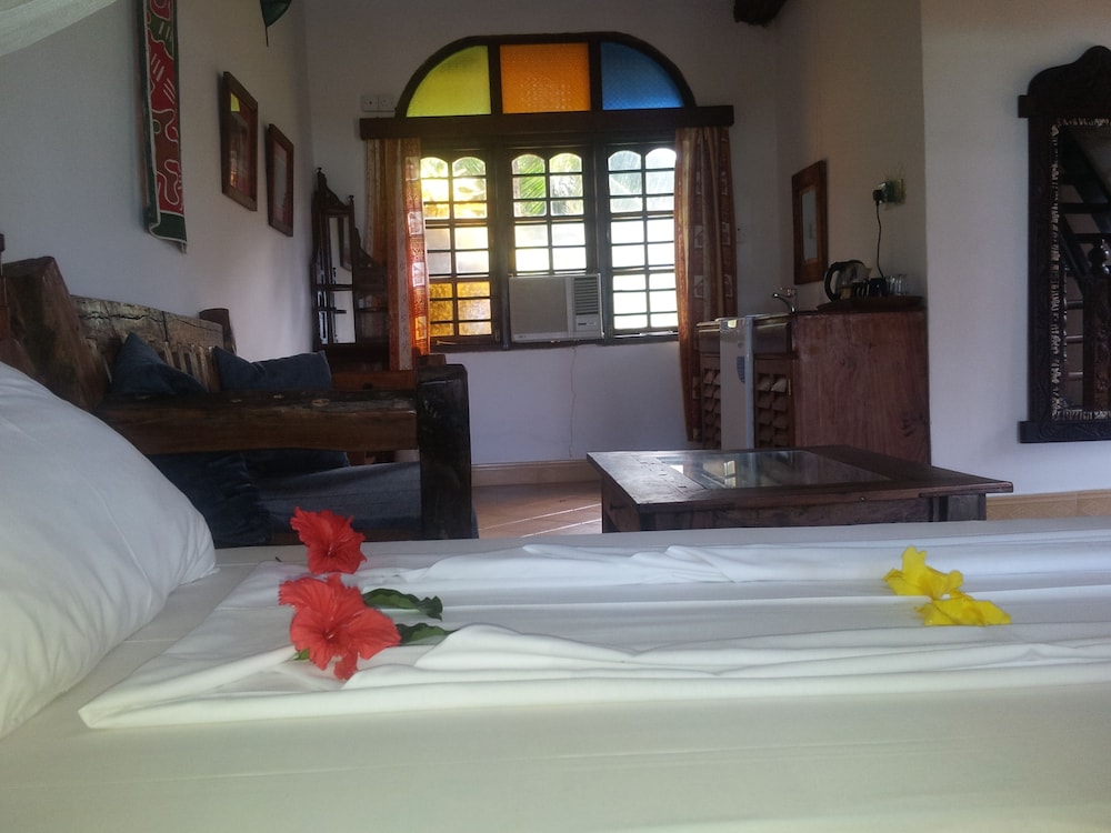 Mnarani Beach Cottages