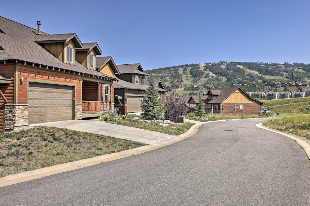 Deluxe Granby Ranch Hillside Home: Private Hot Tub