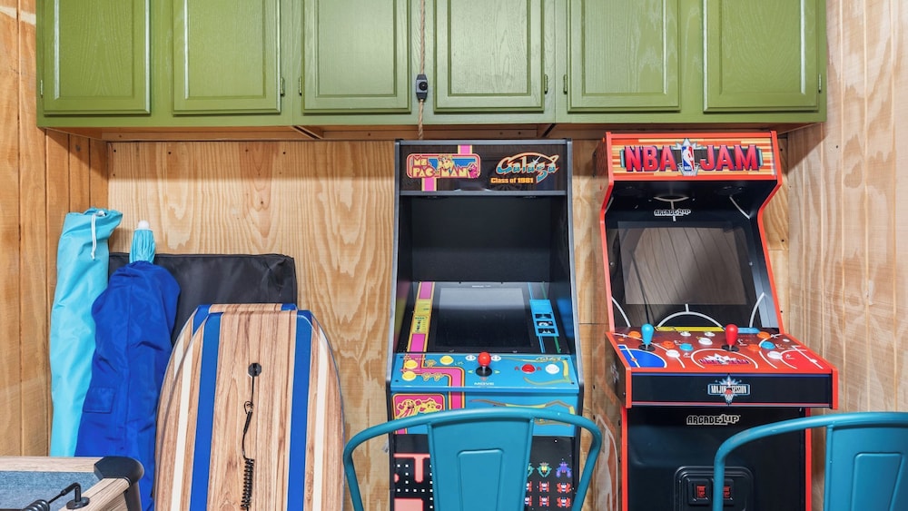 PCB Stay w/ Heated Pool, Hot Tub, Bars, Game Room & Quick Walk to Beach The Jade Oasis by Avantstay