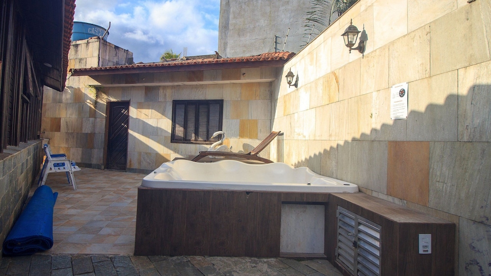 Seu Chalé na praia! SPA com Hidro Aquecida, Fogueira, Piscina, Bilhar