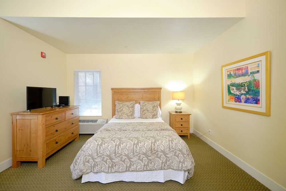 Napa Valley / Sonoma Vacations - Calistoga Inn Restaurant and Brewery - Property Image 26