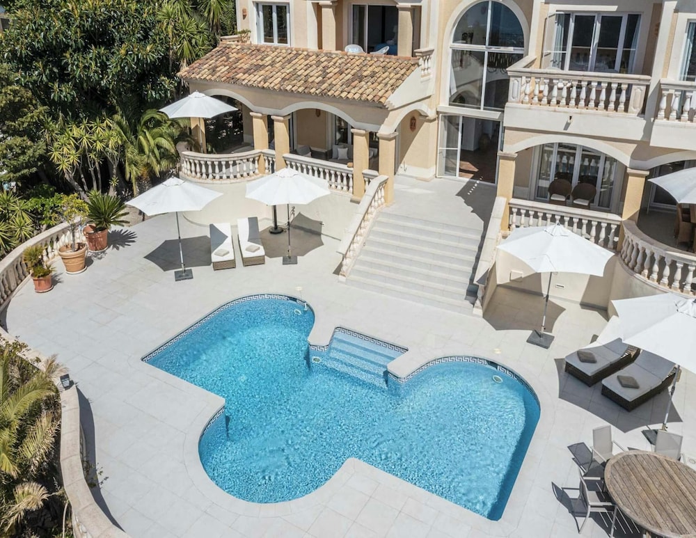 Lavish Villa With Saltwater Pool