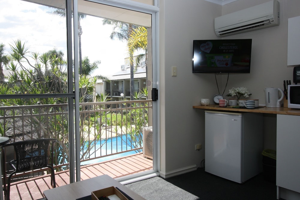 Resort Serviced Apartments - Mandurah view 2