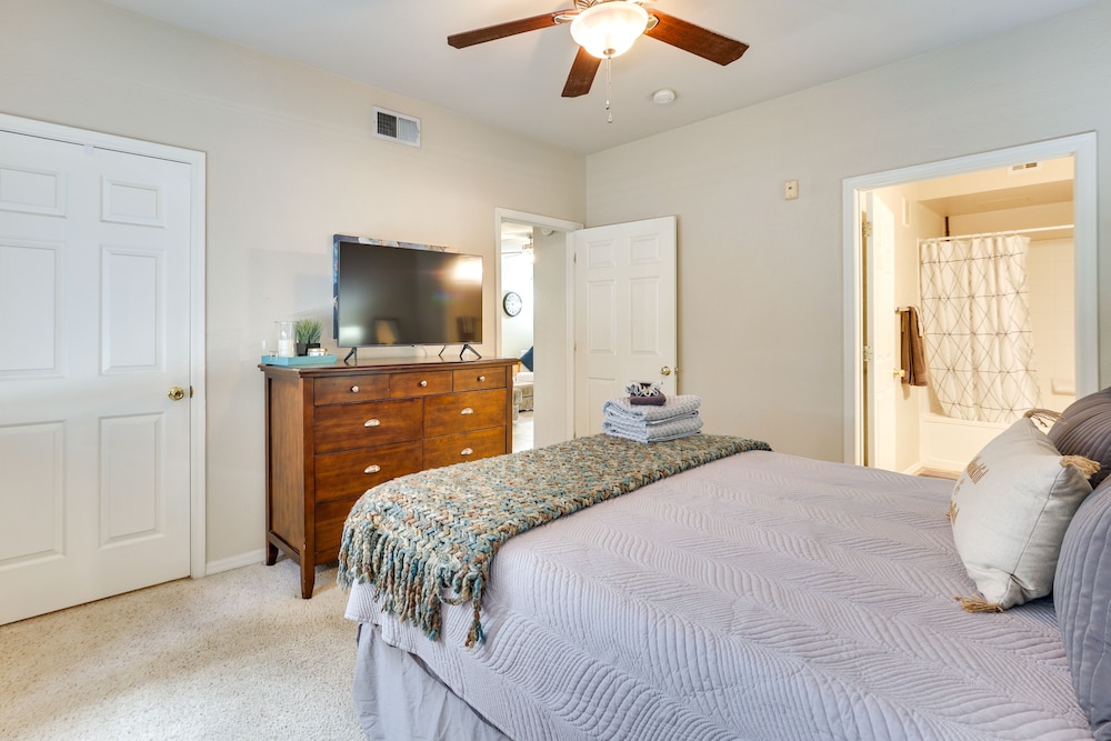 Walk to Papago Park: Central Phoenix Condo