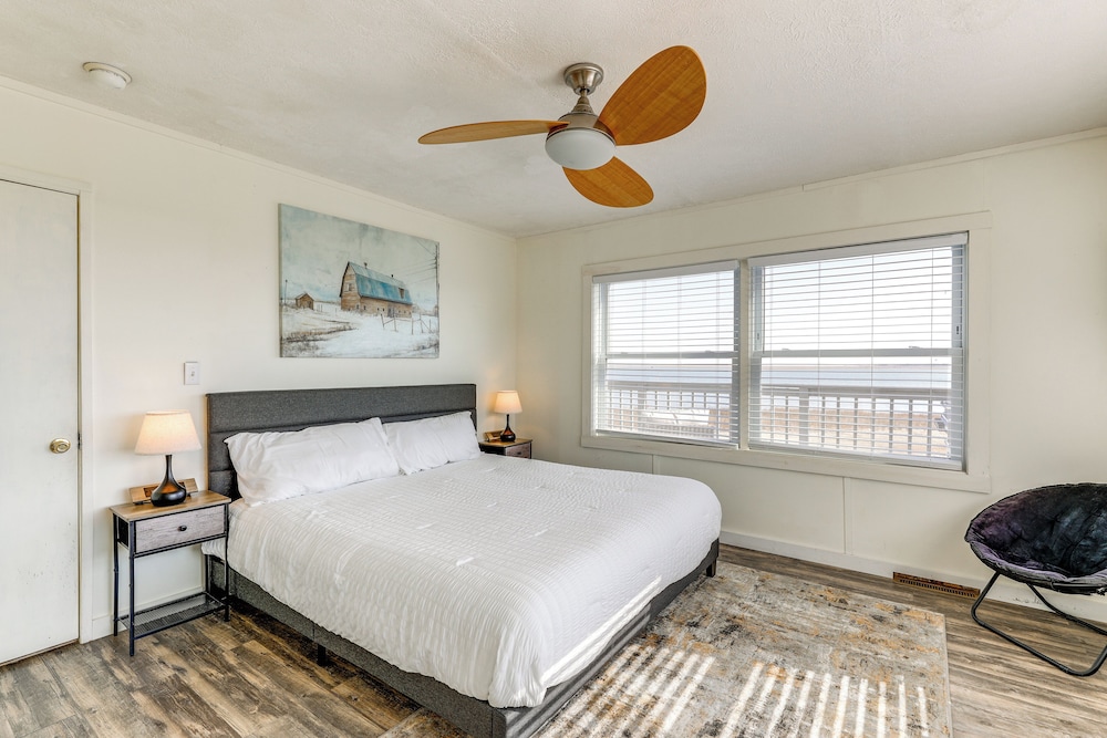 11 Mi to Chincoteague: Atlantic Home w/ Decks!