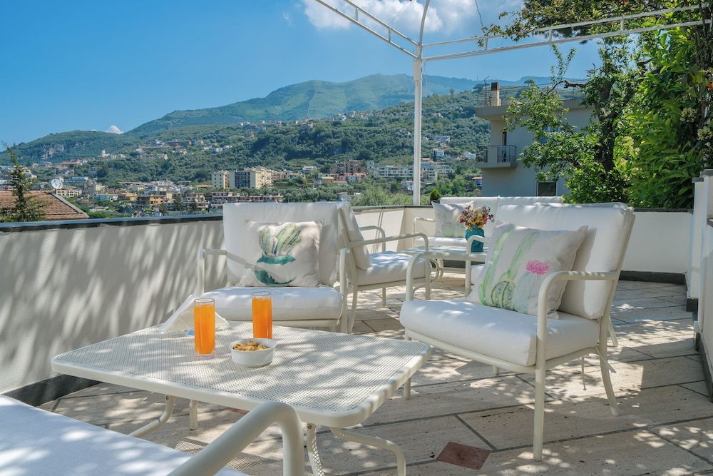 Luxury Villa In Sorrento Coast Swimming Pool & View