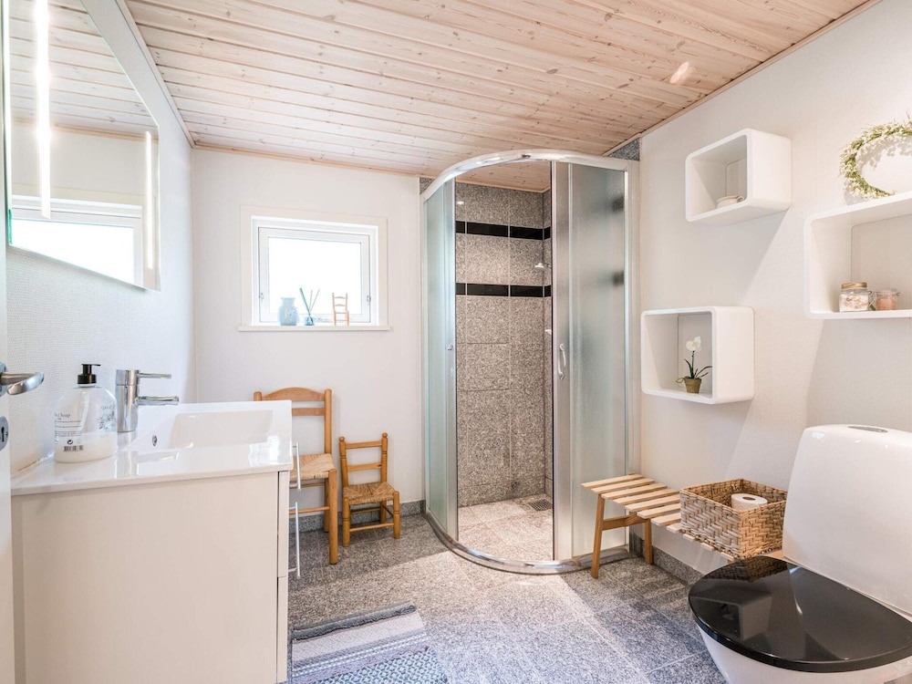 6 Person Holiday Home in Hemmet