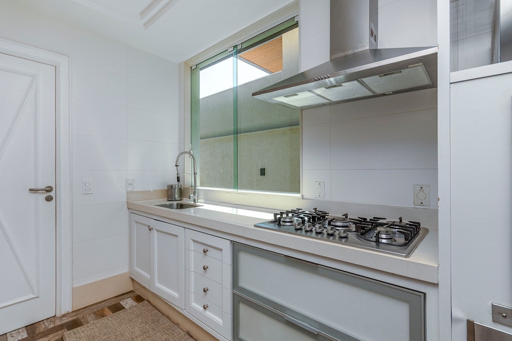 Bz45 Rua das Pedras Casa com Piscina