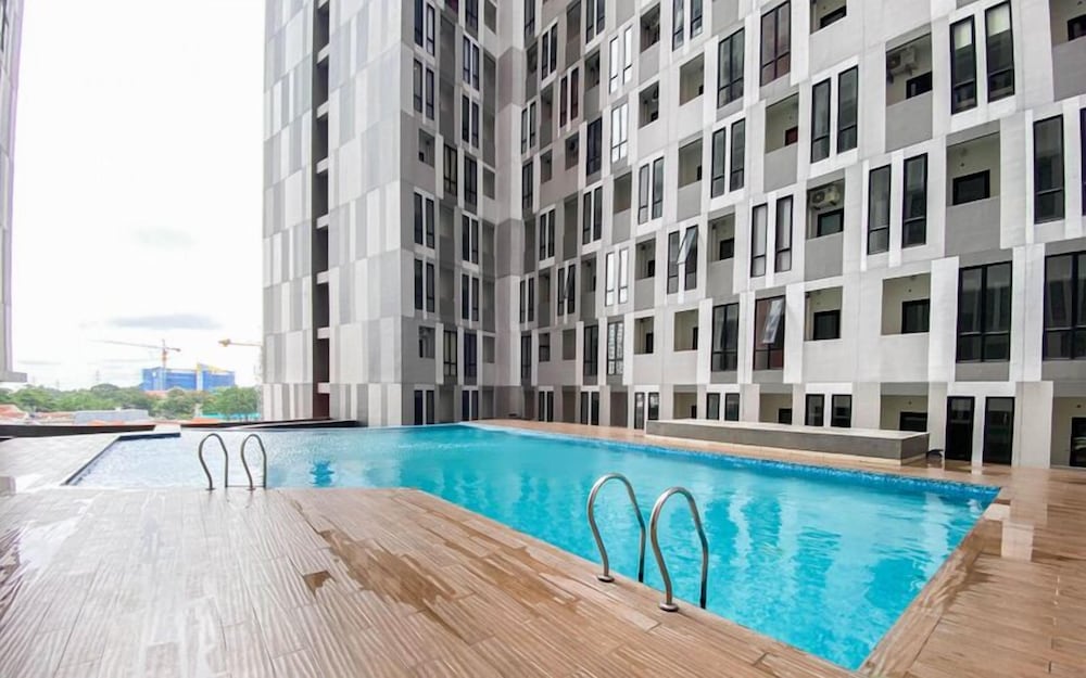 Modern Look and Homey Studio Apartment The Alton