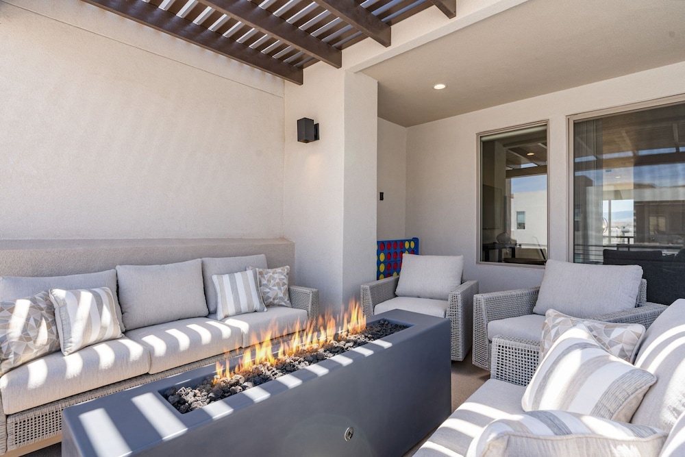 The Crash Pad 5 Bedroom Townhouse
