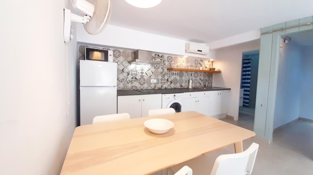 Gregal in Llafranc With 2 Bedrooms and 1 Bathrooms