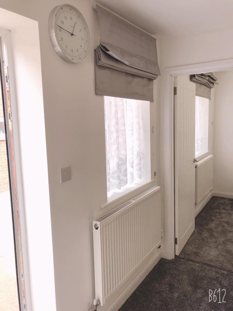 Two bedrooms self-contained flat with Free Parking - Flat 2