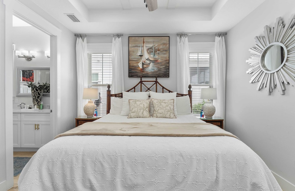 Pool, Patio & Outdoor Dining + Walk to Shore, Pier Park Sanctuary on Sands