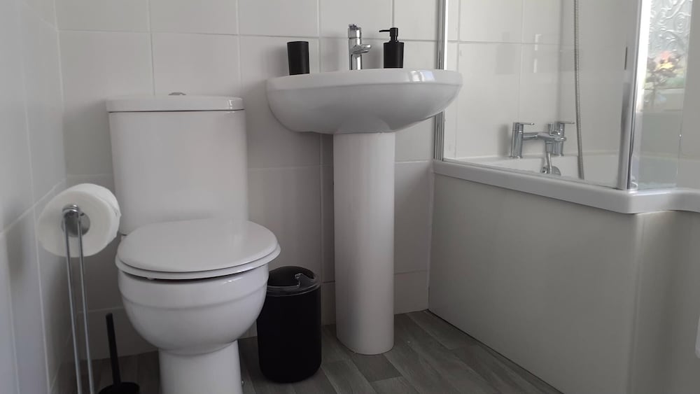 Lovely 3-bed House in Bridgend 7min From Porthcawl