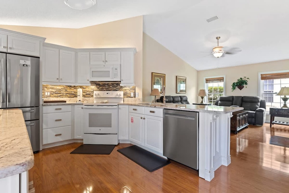 Lake View and Pool 4BR House Disney Area