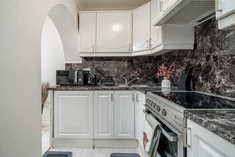 Charming London Apartment Near Edith Grove view 4