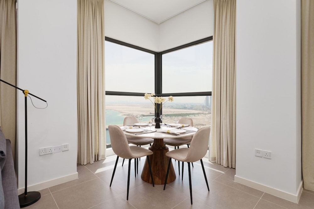 Modern Panoramic Sea View Apt on Al Reem Island