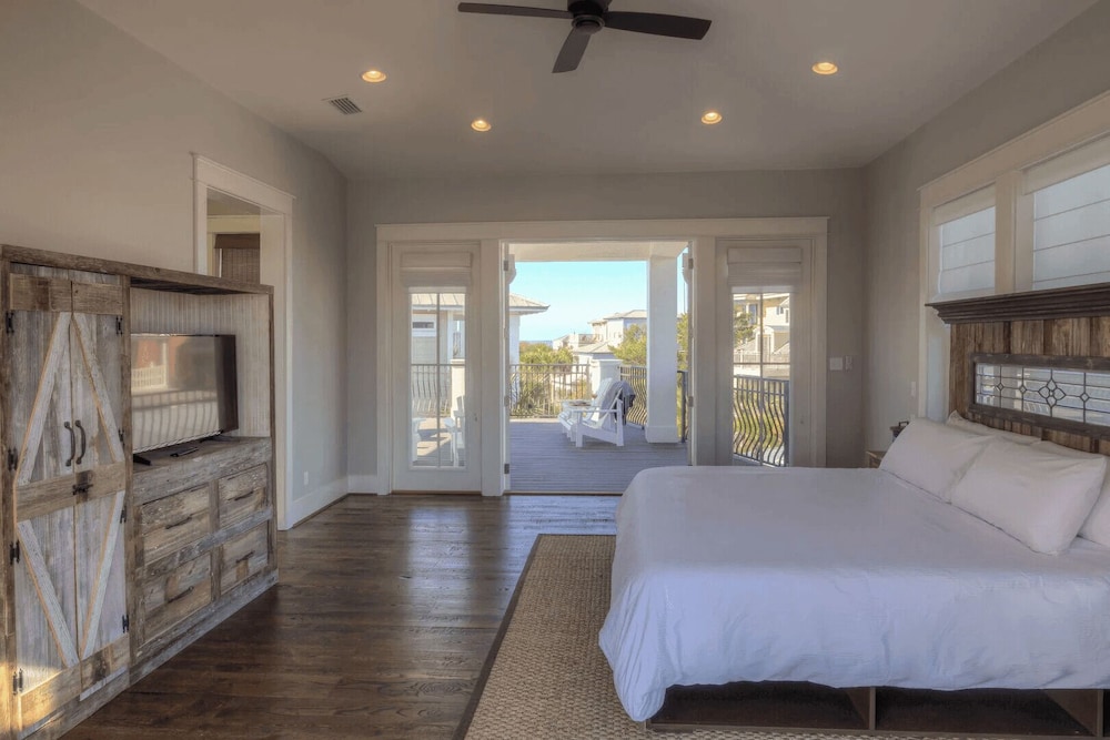 Totally Beachin by Avantstay Sleeps 18 Seacrest Beach