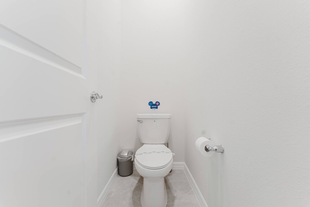 Stunning 8BR Pool Gameroom Minutes to Disney