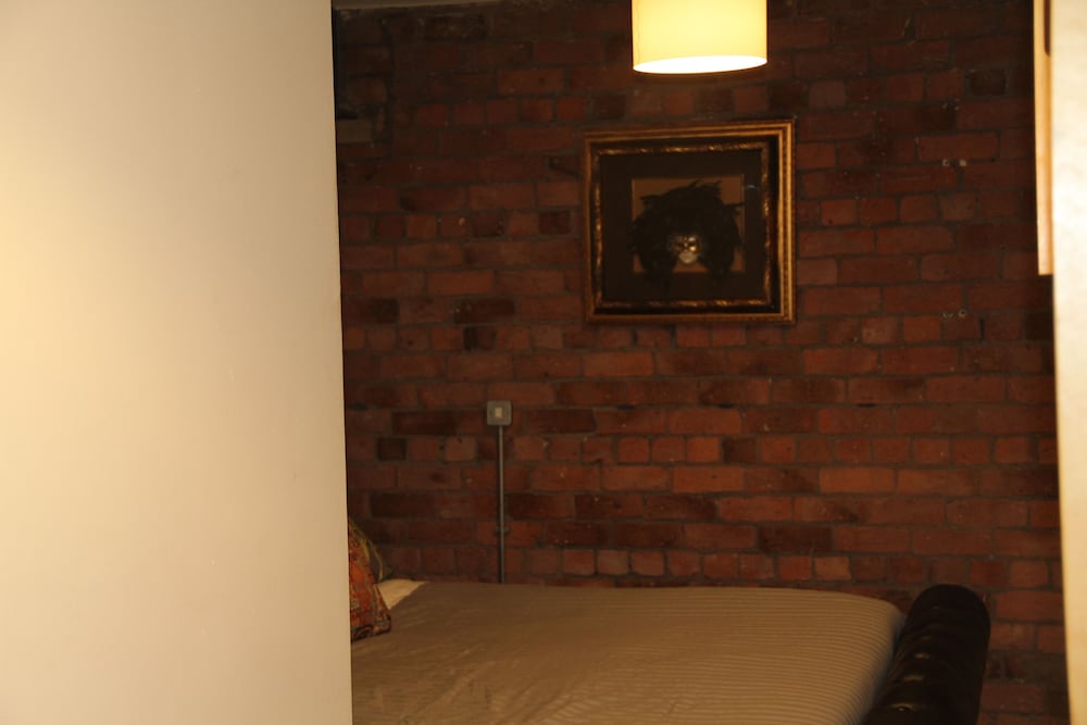 Captivating 2-bed Apartment in Liverpool view 5