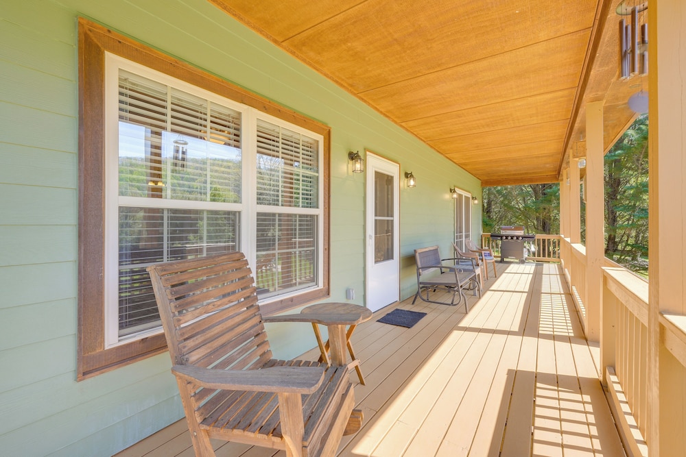 3 Mi to Hiawassee: 'berry Cute Country Cottage'