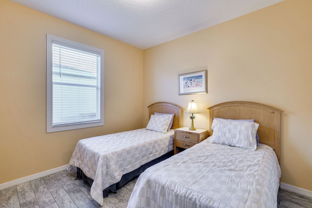 Lake Access & Lanai: Haines City Family Home!