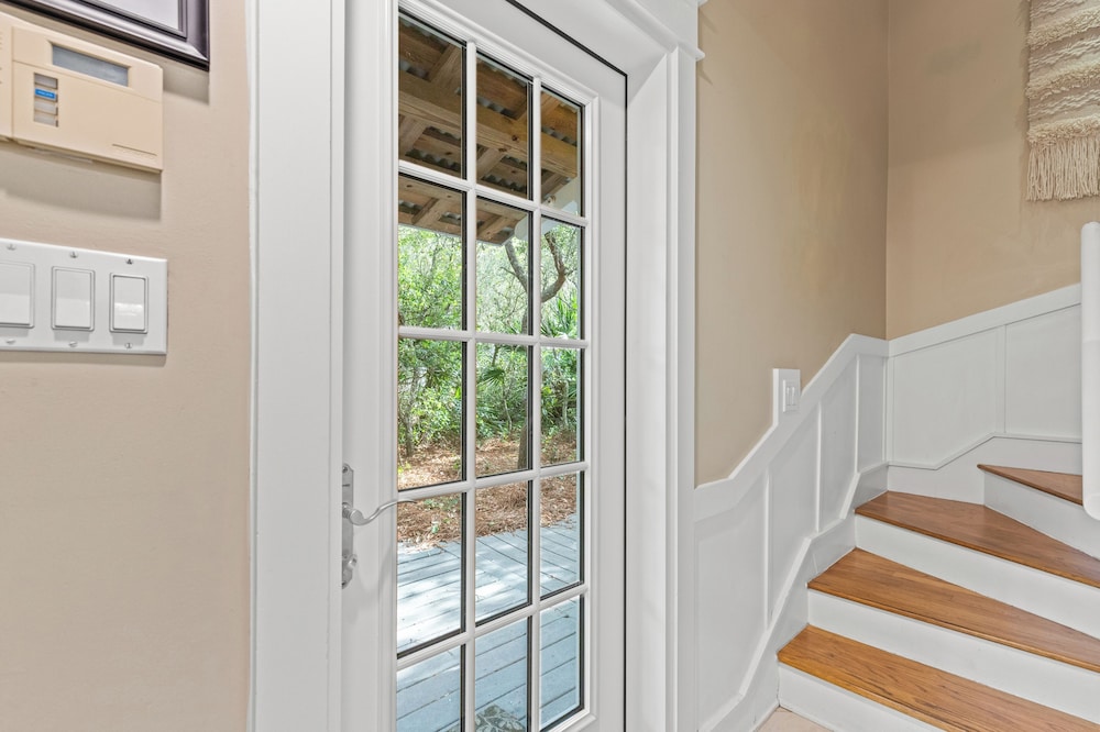 Seabatical! 3BR 2BA Coastal Retreat for 8 Relax, Unwind, and Recharge